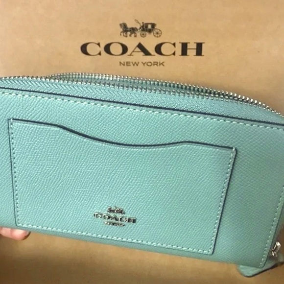 COACH Crossgrain Leather Accordion Wallet EUC - Picture 1 of 4